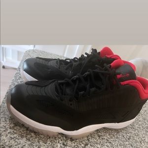 men low top 11’s like new condition
